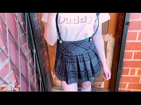 ❤️ 女学生深深地吸吮她的鸡巴,代替上课做爱 ❤️ Porno