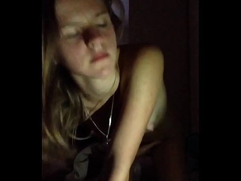 ❤️ 一个女孩自慰并射精 ❤️ Porno