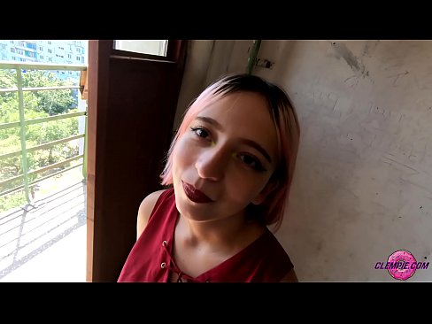 ❤️ 学生Sensual在内陆地区吸食陌生人--在他脸上射精 ❤️ Porno